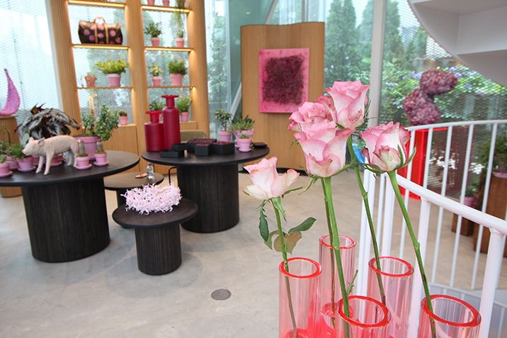 ニコライバーグマンのギャラリーで「AFTER CORONA」展開催　ピンクと植物のアートで勇気と希望をもたらす