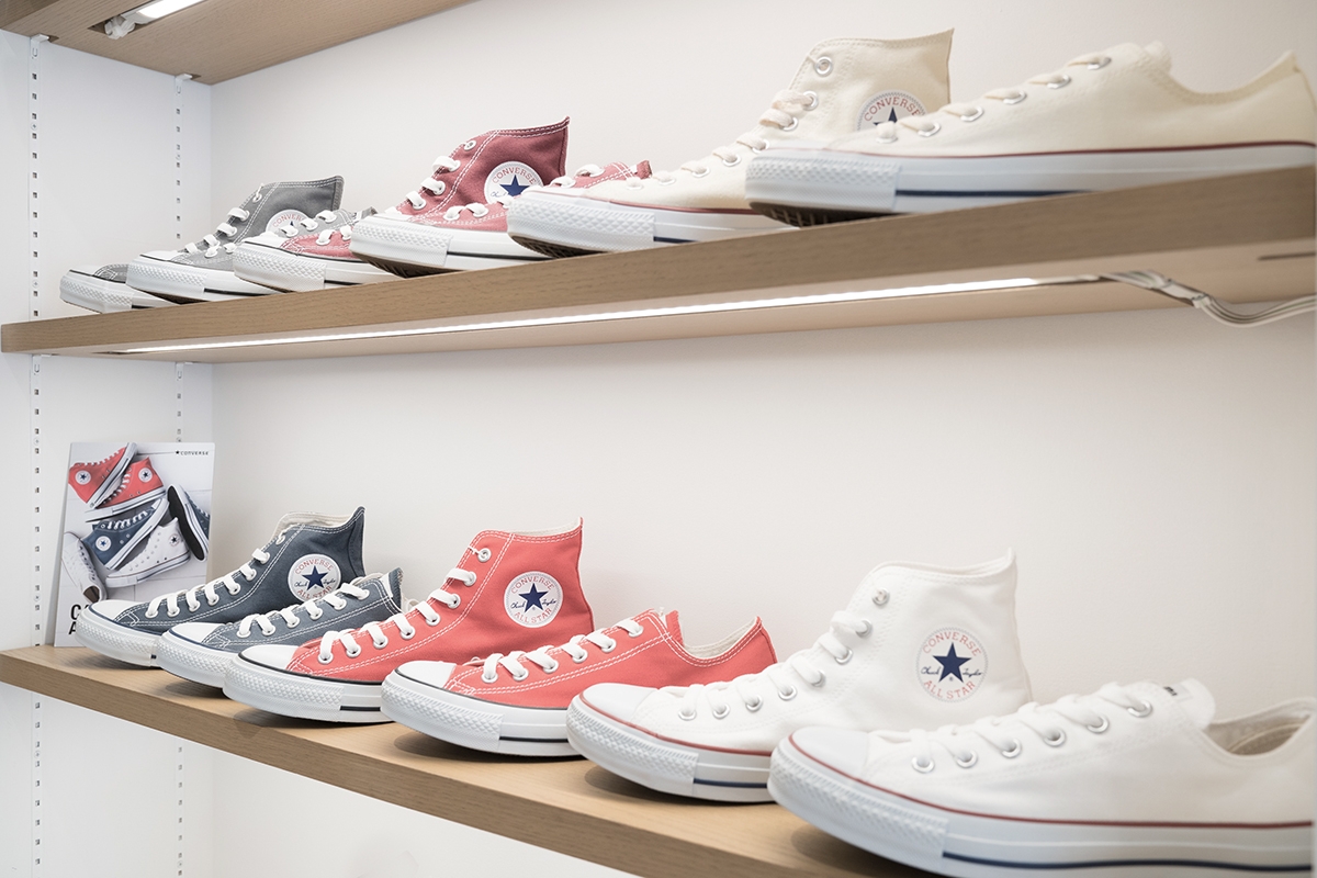 White Atelier By Converse 原宿店 唯一無二のオールスターが作れるアトリエ White Atelier By Converse 原宿店 表参道 原宿のメディア Omoharareal